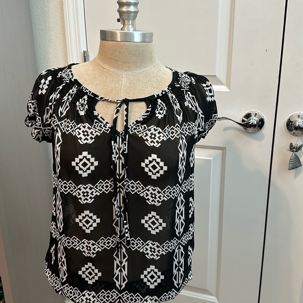 INC INTERNATIONAL CONCEPTS B/W AZTEC PRINT BLOUSE GUC SZ 2 CAREER EVERYDAY - Picture 1 of 8